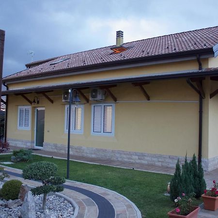 Ostello Villafranca Pignola Luaran gambar